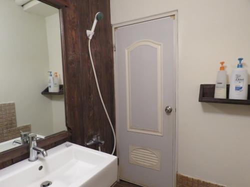 This photo about Windsor B&B - Old House shared on HyHotel.com