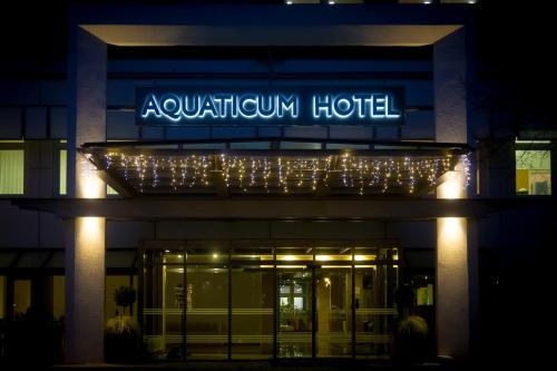 ทางเข้า, โรงแรมอควาติคัมเทอร์มอลแอนด์เวลเนส (Aquaticum Thermal & Wellness Hotel) in เอกเยเตมวารอส ทางเข้า, โรงแรมอควาติคัมเทอร์มอลแอนด์เวลเนส (Aquaticum Thermal & Wellness Hotel) in เอกเยเตมวารอส