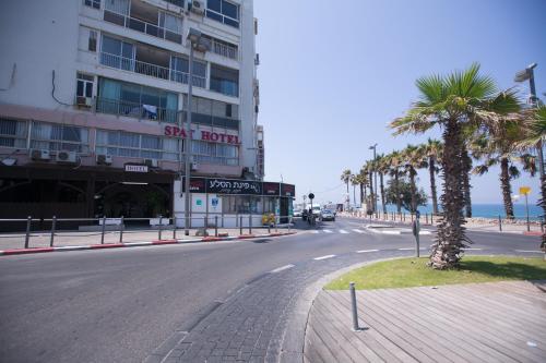 Tempat Masuk, Spat Beach in Bat Yam Tempat Masuk, Spat Beach in Bat Yam