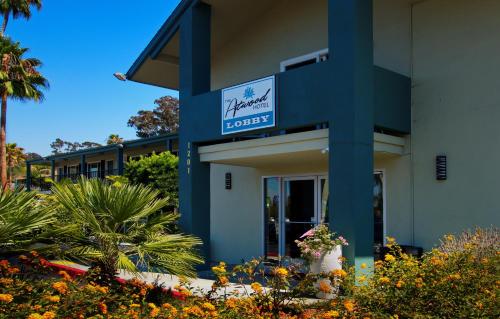 Entrance, THE ATWOOD HOTEL SAN DIEGO - SEAWORLD/ZOO in Mission Valley Entrance, THE ATWOOD HOTEL SAN DIEGO - SEAWORLD/ZOO in Mission Valley