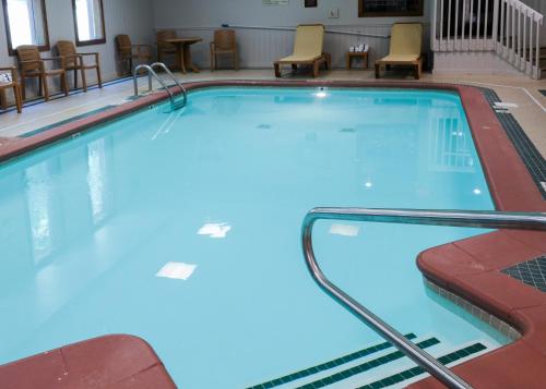 مسبح, فندق كانتري إن آند سويتس باي راديسون، ميشاواكا، إنديانا (Country Inn & Suites by Radisson, Mishawaka, IN) in Mishawaka مسبح, فندق كانتري إن آند سويتس باي راديسون، ميشاواكا، إنديانا (Country Inn & Suites by Radisson, Mishawaka, IN) in Mishawaka