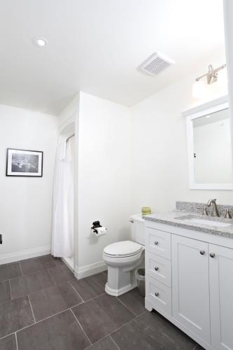 This photo about Killarney Mountain Lodge shared on HyHotel.com