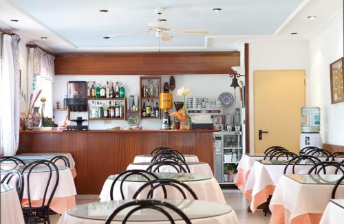 Restaurant, Hotel Montana by Bossh! Hotels in Roses Restaurant, Hotel Montana by Bossh! Hotels in Roses