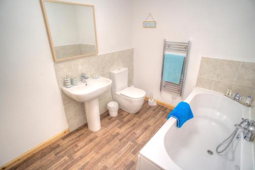 Bathroom, ArdFyne on Lochfyne in Strachur Bathroom, ArdFyne on Lochfyne in Strachur