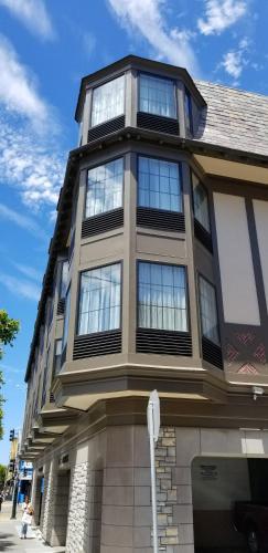 Buitenkant, Chelsea Inn near Fort Point Buitenkant, Chelsea Inn near Fort Point