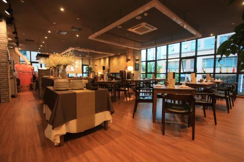 VELLA SUITE HOTEL (Korea Quality) in Suwon VELLA SUITE HOTEL (Korea Quality) in Suwon