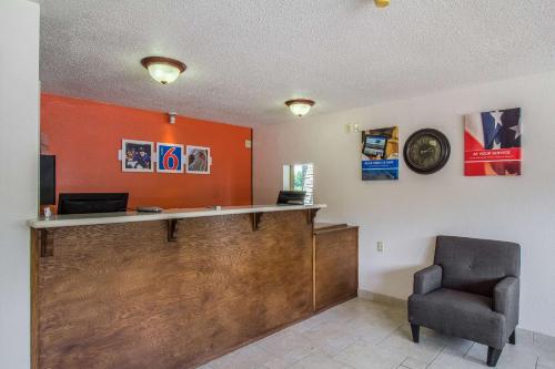 Lobby, Motel 6-Ashland, OH in Ashland (OH) Lobby, Motel 6-Ashland, OH in Ashland (OH)