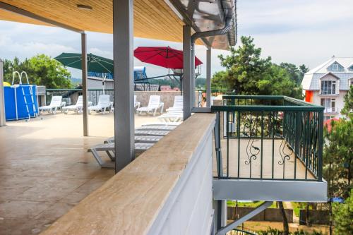 شرفة/ تراس, Golden Fleece Hotel in Ureki شرفة/ تراس, Golden Fleece Hotel in Ureki