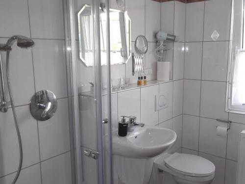 Bathroom, Ferienwohnungen Gibbert in Punderich Bathroom, Ferienwohnungen Gibbert in Punderich