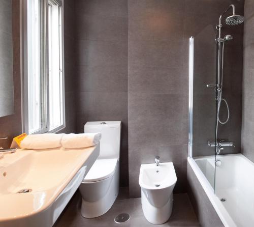 Bathroom, Hotel Universal in Santiago De Compostela Bathroom, Hotel Universal in Santiago De Compostela