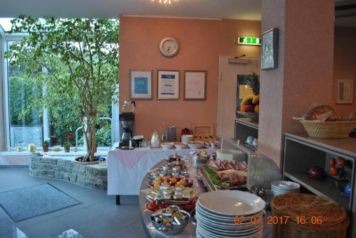 Comida y bebida, Hotel Garni Am Schafersberg in Niedernhausen Comida y bebida, Hotel Garni Am Schafersberg in Niedernhausen