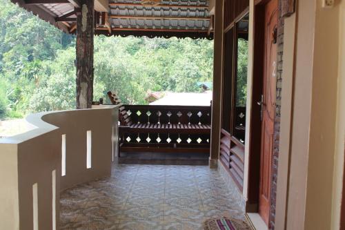 Erkély/terasz, Fidodido Guesthouse & Jungle Trekking in Bukit Lawang Erkély/terasz, Fidodido Guesthouse & Jungle Trekking in Bukit Lawang