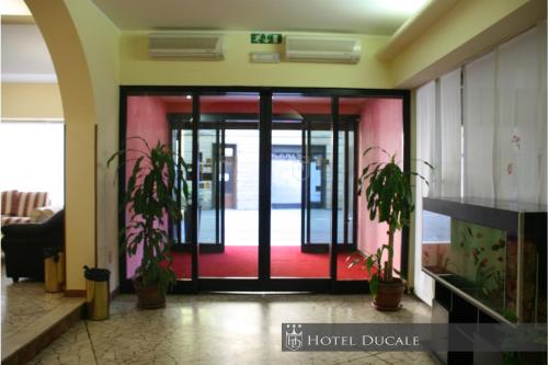 Lobby, Hotel Ducale in Vigevano Lobby, Hotel Ducale in Vigevano