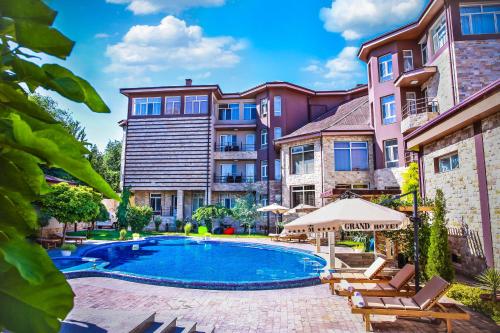 泳池, 格蘭德艾姆酒店 (Grand M Hotel) in 納沃伊 泳池, 格蘭德艾姆酒店 (Grand M Hotel) in 納沃伊