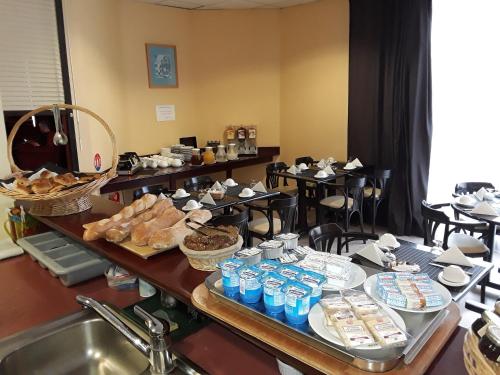 Comida y bebida, Hotel Dorele in Montargis Comida y bebida, Hotel Dorele in Montargis