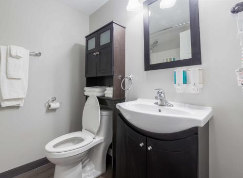 This photo about Sunrise Inn & Suites shared on HyHotel.com