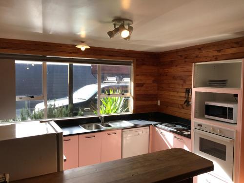 مطبخ, ألبين موتيل أند باكباكرز (Alpine Motel & Backpackers) in اوهاكوني مطبخ, ألبين موتيل أند باكباكرز (Alpine Motel & Backpackers) in اوهاكوني