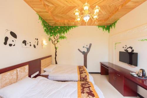 This photo about Ya'an Bifengxia Jinshan'ge Inn shared on HyHotel.com