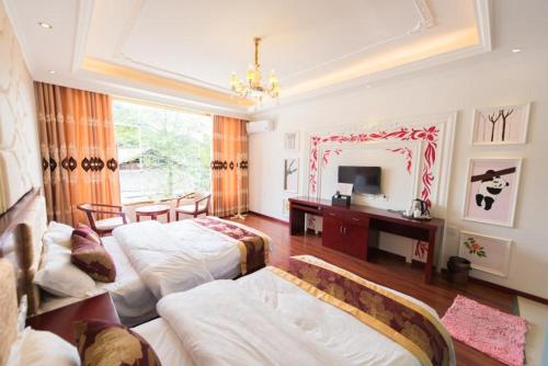 This photo about Ya'an Bifengxia Jinshan'ge Inn shared on HyHotel.com