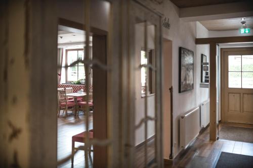 Lobby, Gasthof - Hotel Zur Post in Teisendorf Lobby, Gasthof - Hotel Zur Post in Teisendorf