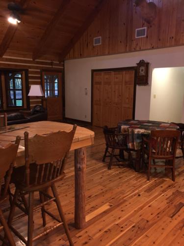Facilities, Log Home Guest House in Ocklawaha Facilities, Log Home Guest House in Ocklawaha
