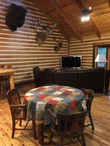 Facilities, Log Home Guest House in Ocklawaha Facilities, Log Home Guest House in Ocklawaha