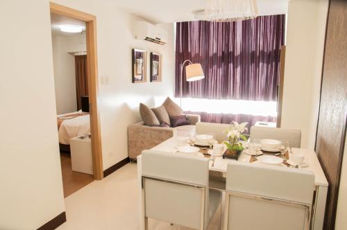 Versailles Stay
Versailles Stay