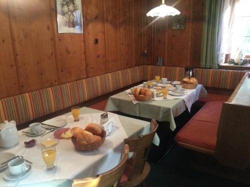 Food and beverages, Gastehaus Schopf Elsa in Langenfeld Food and beverages, Gastehaus Schopf Elsa in Langenfeld