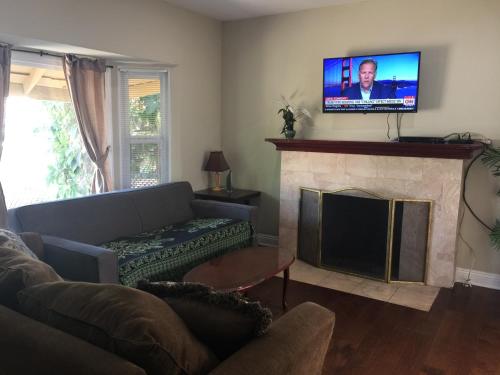 Unique 2 Bedroom Home in Burbank