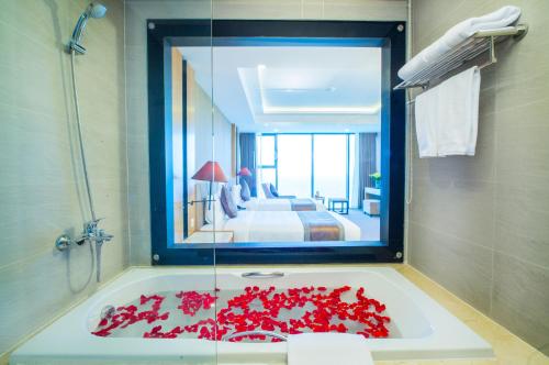 Bathroom, Muong Thanh Luxury Da Nang hotel in Da Nang Bathroom, Muong Thanh Luxury Da Nang hotel in Da Nang