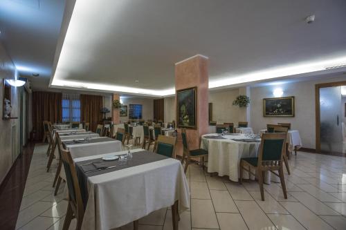 Restaurant, La Fonte Hotel in Ome Restaurant, La Fonte Hotel in Ome