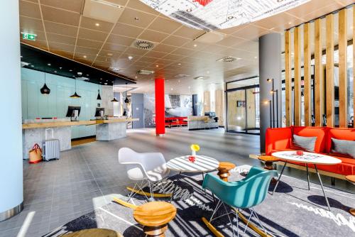 ロビー, イビス ウィーン ハウプトバーンホーフ (ibis Wien Hauptbahnhof) in ウィーン ロビー, イビス ウィーン ハウプトバーンホーフ (ibis Wien Hauptbahnhof) in ウィーン