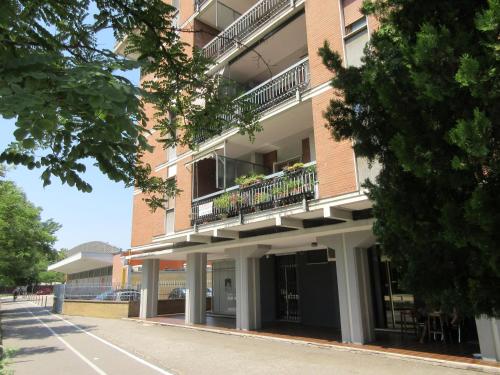 TRAIN STATION FLAT 1
TRAIN STATION FLAT 1