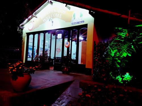 Vista exterior, Hostel Iguazu Falls in Puerto Iguazú Vista exterior, Hostel Iguazu Falls in Puerto Iguazú