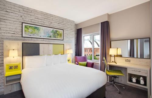 This photo about Jurys Inn Manchester City Centre shared on HyHotel.com