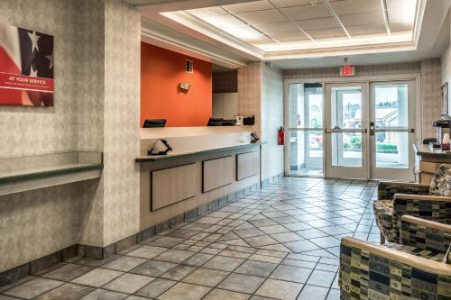 Lobby, Motel 6 Lincoln City in Lincoln City (OR) Lobby, Motel 6 Lincoln City in Lincoln City (OR)