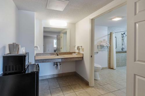Bathroom, Motel 6-Martinsburg, WV in Potomac (WV) Bathroom, Motel 6-Martinsburg, WV in Potomac (WV)