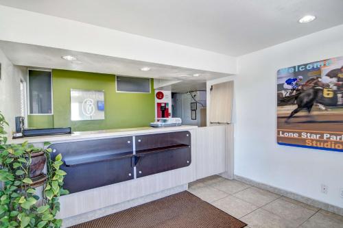 Studio 6 Grand Prairie, TX in Dallas (TX) Studio 6 Grand Prairie, TX in Dallas (TX)