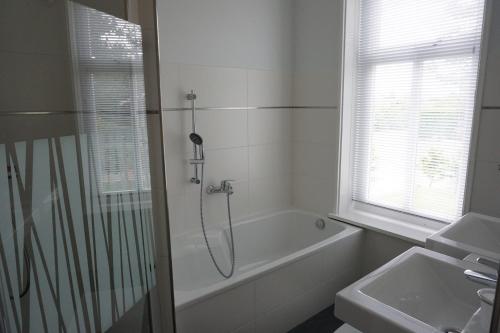 Ûnderdak (Underdak) in Warns Ûnderdak (Underdak) in Warns