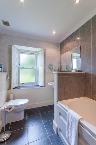 Bathroom, Kilcamb Lodge Hotel in Strontian Bathroom, Kilcamb Lodge Hotel in Strontian