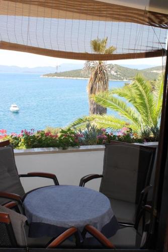 Erkély/terasz, Apartments by the sea Klek, Neretva Delta - Usce Neretve - 14033 in Klek Erkély/terasz, Apartments by the sea Klek, Neretva Delta - Usce Neretve - 14033 in Klek