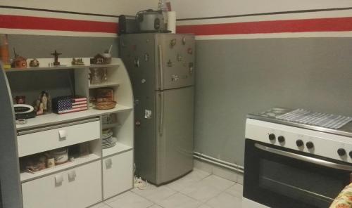 virtuvė, T2 de 56m2 sur terrain (560m2)avec jardin securise in Kuru virtuvė, T2 de 56m2 sur terrain (560m2)avec jardin securise in Kuru