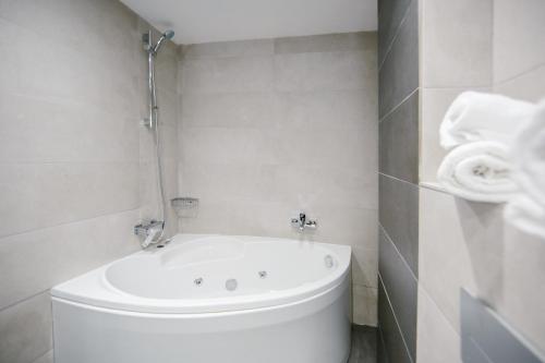فندق كيبك سيتي (Qbic City Hotel) in لارنكا فندق كيبك سيتي (Qbic City Hotel) in لارنكا