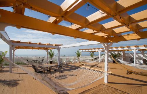 在meiguo.com看到的Aqua Beach Hotel的介绍图片