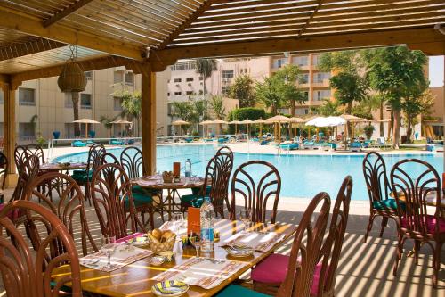 餐厅, 阿兰肯埃塔布卢克索饭店 (Aracan Eatabe Luxor Hotel) in 卢克索 餐厅, 阿兰肯埃塔布卢克索饭店 (Aracan Eatabe Luxor Hotel) in 卢克索