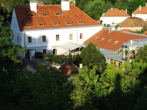Gizella Hotel and Restaurant Hotel