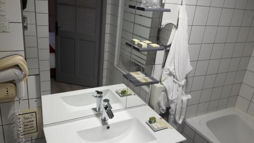 This photo about Hotel Le Saint Eloi - Restaurant C. Pasquier shared on HyHotel.com