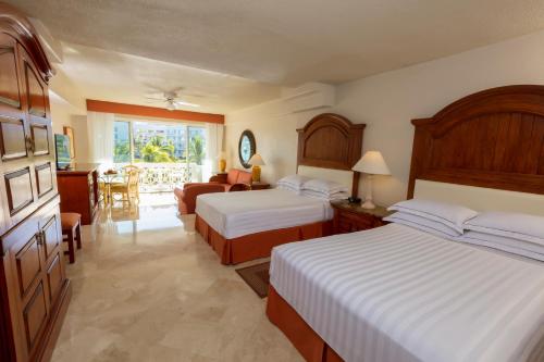 Barceló Karmina (Barcelo Karmina ) in Manzanillo City Center Barceló Karmina (Barcelo Karmina ) in Manzanillo City Center