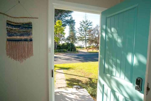 Entrance, Tallowood beachfront cottage in Bonny Hills Entrance, Tallowood beachfront cottage in Bonny Hills