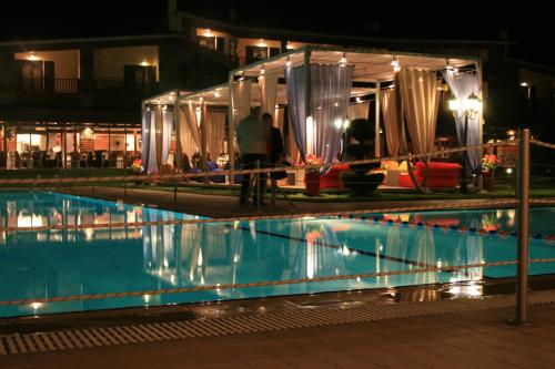 Le Chalet Hotel